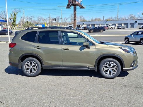 Used 2023 Subaru Forester Premium AWD/4WD image 10