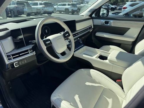 Used 2025 Hyundai Santa Fe Calligraphy AWD/4WD image 5
