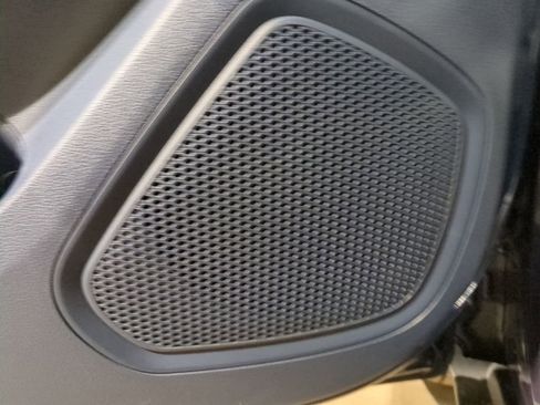 Used 2025 Hyundai Venue Limited image 17