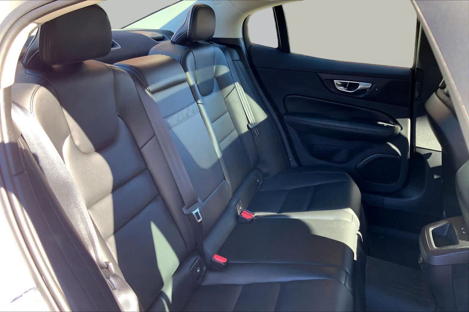 Used 2022 Volvo S60 B5 Momentum w/ Premium Package AWD/4WD image 20