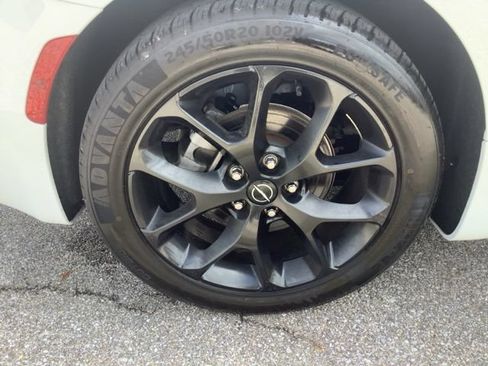 Used 2025 Chrysler Pacifica Limited FWD image 36