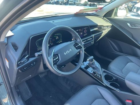 Certified 2023 Kia Niro EX image 6