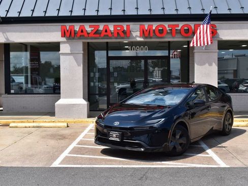 Used 2025 Toyota Prius LE FWD image 2