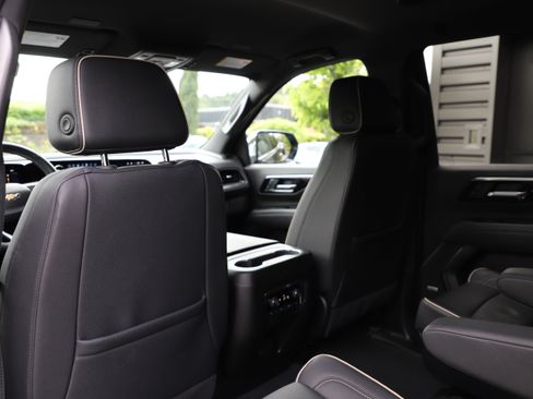 Used 2025 Chevrolet Tahoe Premier AWD/4WD image 14
