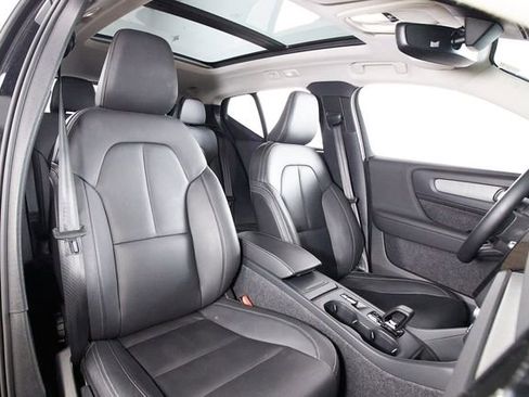 Certified 2025 Volvo XC40 B5 Core AWD/4WD image 22