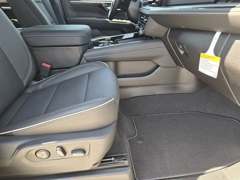 New 2026 Chevrolet Suburban Premier w/ Sun And Tow Package AWD/4WD image 10