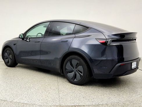 Used 2026 Tesla Model Y 2WD image 7