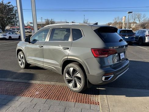 New 2024 Volkswagen Taos SE image 5