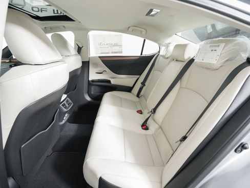 New 2025 Lexus ES 350 w/ Premium Package image 11