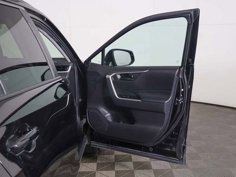 Used 2022 Toyota RAV4 LE AWD/4WD image 16