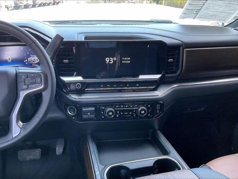 Used 2024 Chevrolet Silverado 2500 High Country AWD/4WD image 6