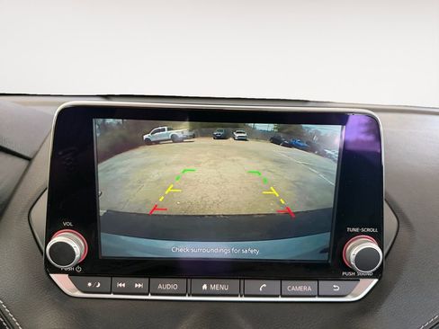 Used 2023 Nissan Sentra SV image 9