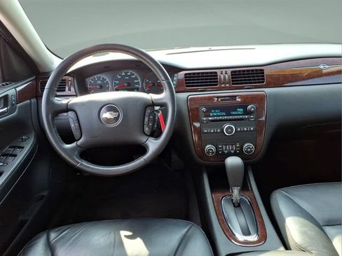 Used 2010 Chevrolet Impala LT w/ Luxury Edition Package FWD image 15