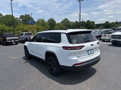 Used 2025 Jeep Grand Cherokee L Limited w/ Luxury Tech Group II AWD/4WD image 16