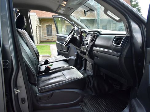 Used 2019 Nissan Titan S AWD/4WD image 19