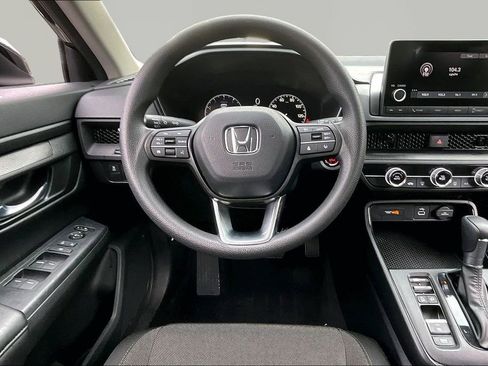 Used 2025 Honda CR-V LX image 9