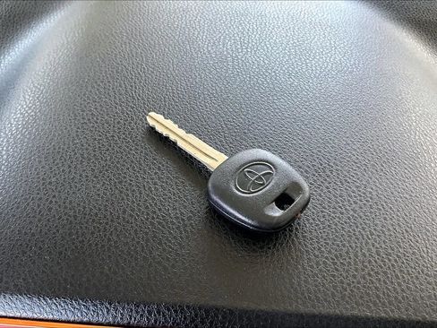 Used 2013 Toyota RAV4 XLE FWD image 32