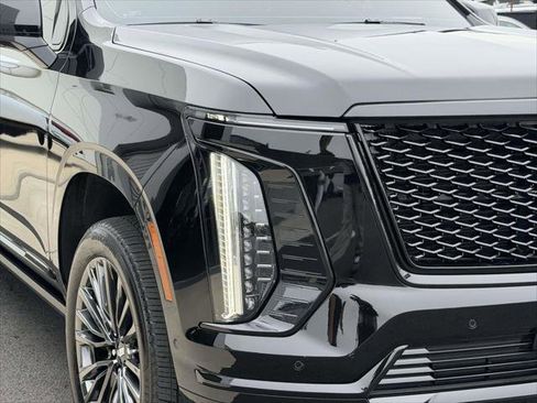 Used 2025 Cadillac Escalade ESV Sport Platinum AWD/4WD image 12