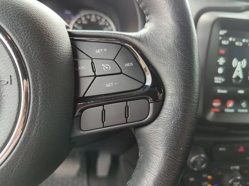 Used 2022 Jeep Renegade Altitude w/ Convenience Group AWD/4WD image 13