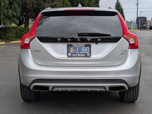 Used 2018 Volvo V60 T5 Cross Country Platinum image 6