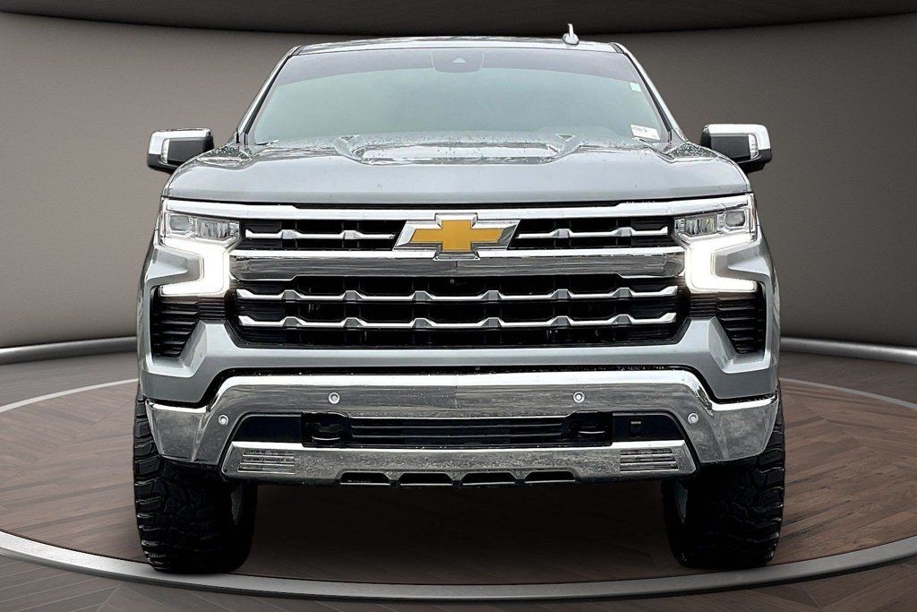 Used 2023 Chevrolet Silverado 1500 LTZ AWD/4WD image 2