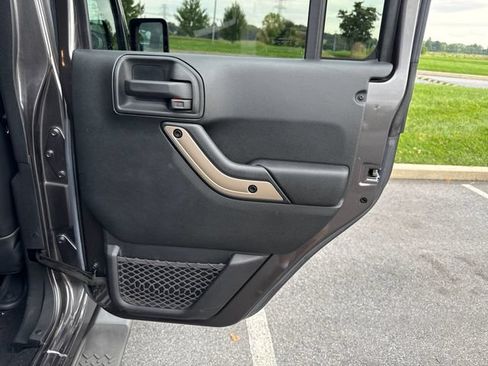 Used 2016 Jeep Wrangler Unlimited Sahara AWD/4WD image 14