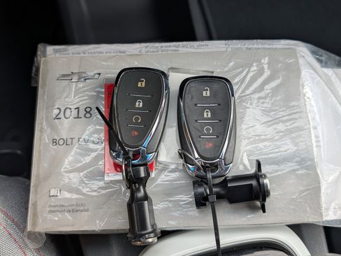 Used 2018 Chevrolet Bolt LT image 33