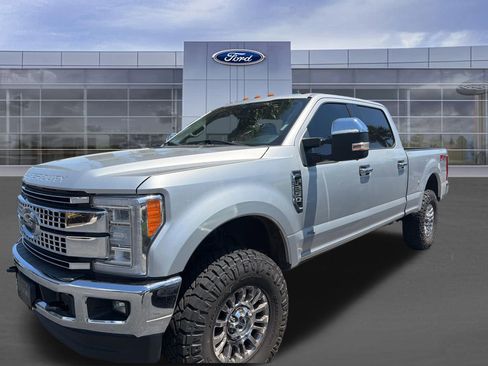 Used 2017 Ford F250 XLT w/ XLT Value Package AWD/4WD image 4