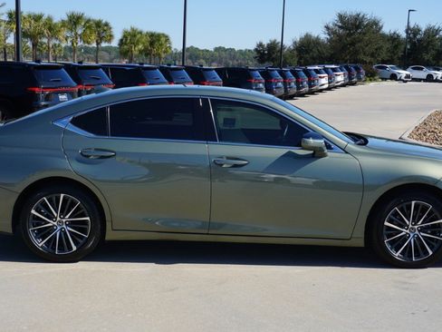 Certified 2025 Lexus ES 350 w/ Premium Package image 4