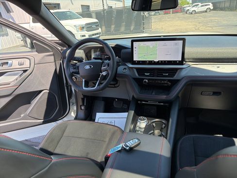 Used 2025 Ford Explorer ST AWD/4WD image 19