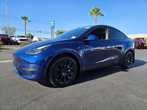 Used 2024 Tesla Model Y 2WD image 2