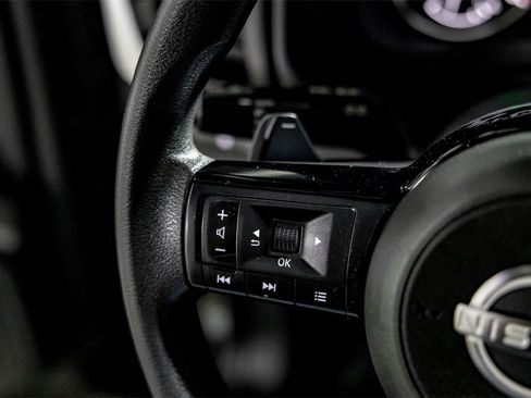 Used 2023 Nissan Rogue SV image 13