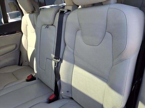 Used 2016 Volvo XC90 T6 Momentum w/ Momentum Plus Package image 10