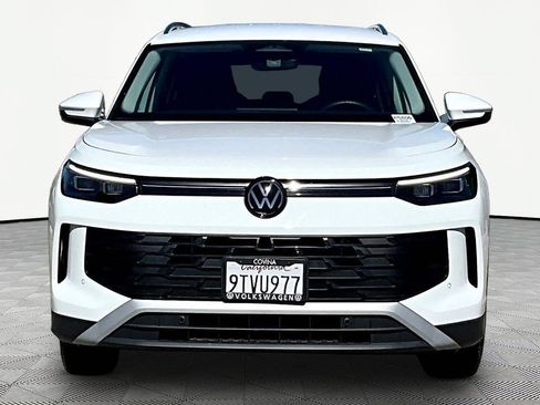 Used 2025 Volkswagen Tiguan S FWD image 2