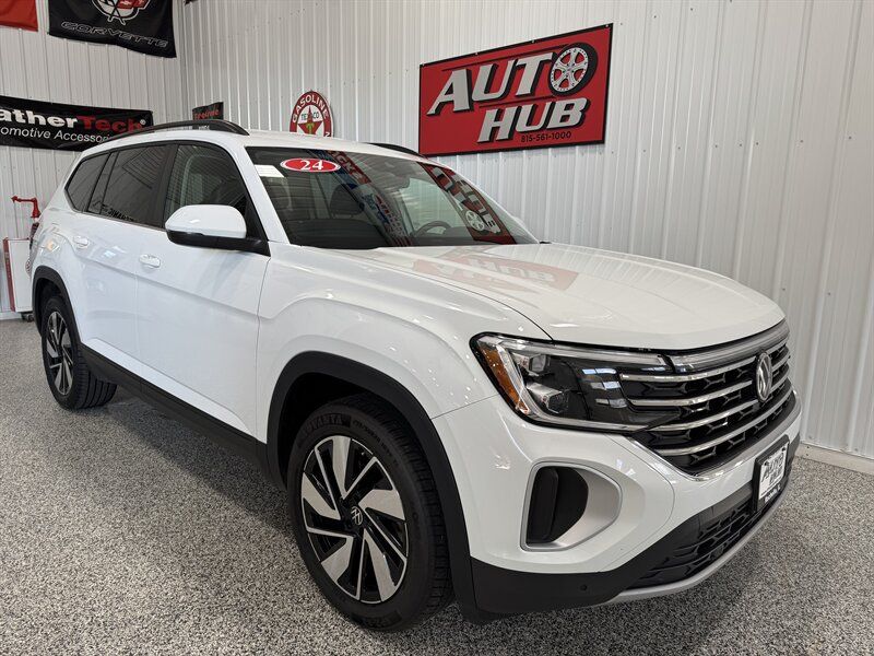 Used 2024 Volkswagen Atlas SE AWD/4WD image 4