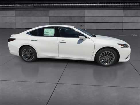 Used 2025 Lexus ES 300h w/ Luxury Package image 9
