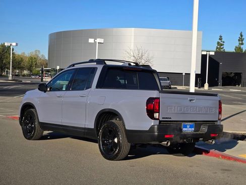 New 2026 Honda Ridgeline Black Edition image 6