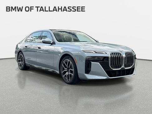 Used 2025 BMW 740i xDrive AWD/4WD image 3