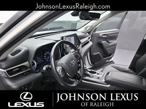 Used 2020 Toyota Highlander Limited image 13