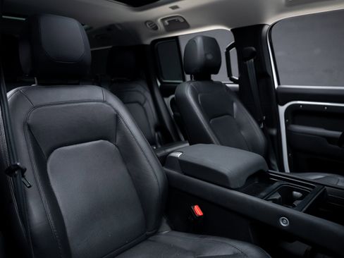 Used 2023 Land Rover Defender 130 SE image 64