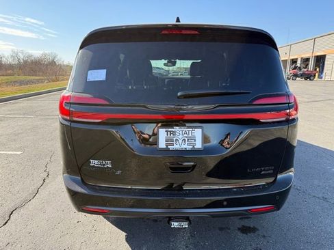 New 2026 Chrysler Pacifica Limited w/ S Appearance Package image 5