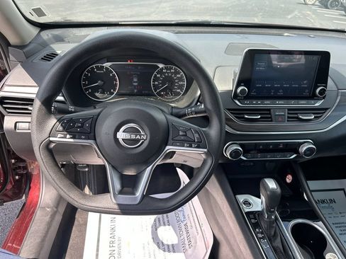 Used 2024 Nissan Altima 2.5 SV FWD image 16