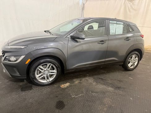 Used 2023 Hyundai Kona SE image 2