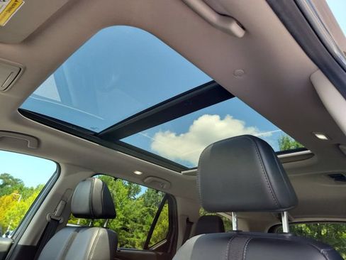 Used 2024 Honda Pilot Touring image 15