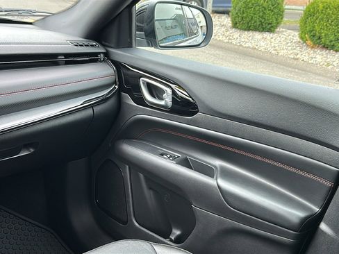 Used 2024 Jeep Compass Trailhawk image 25