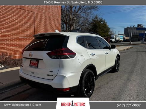 Used 2018 Nissan Rogue SV w/ Premium Package FWD image 5