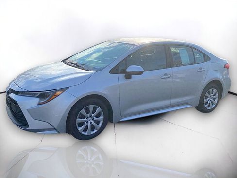 Used 2024 Toyota Corolla LE image 2