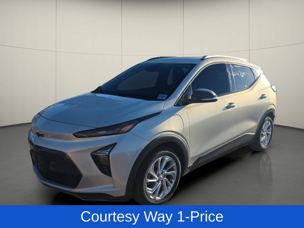 Used 2023 Chevrolet Bolt EUV LT w/ Driver Confidence Package FWD image 4