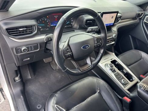 Used 2020 Ford Explorer XLT w/ Equipment Group 202A AWD/4WD image 10