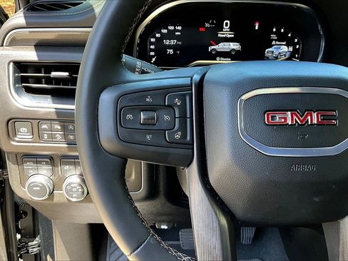 Used 2024 GMC Yukon AT4 w/ Technology Package AWD/4WD image 10